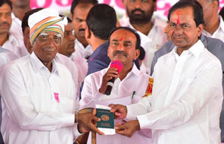 CM-KCR distributing passbooks Rythu Bandhu