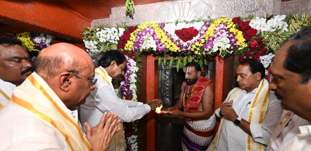 CM-KCR-visited-Kondagattu-Sri-Anjaneya-Swamy-Temple