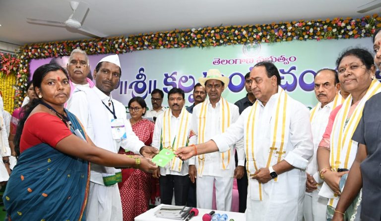 CM-KCR-launched-Podu-Land-Pattas-Distribution-programme-in-Kumuram-Bheem-Asifabad-District