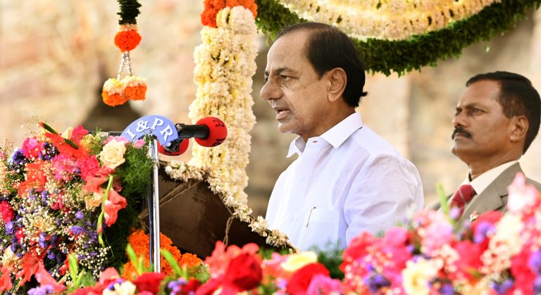 CM-KCR-at-77th-Independence-Day-celebrations-at-Golkonda