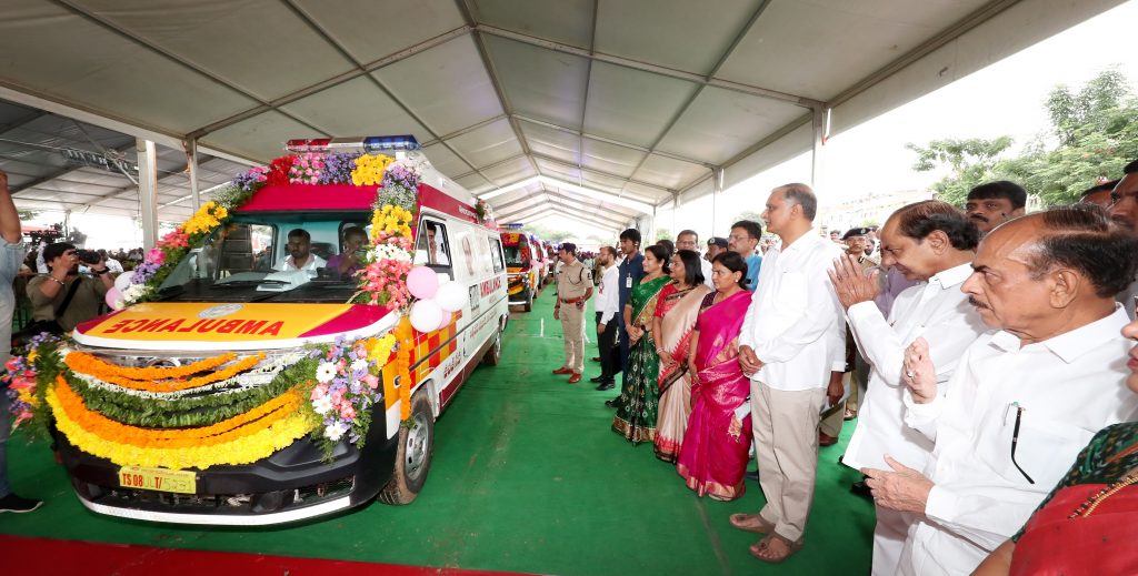 CM-KCR-flagged-off-108-and-Amma-Vodi-vehicles