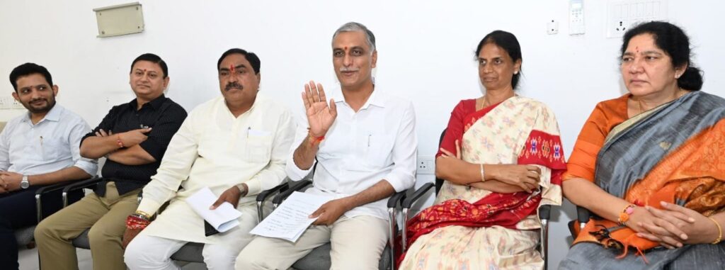 Harish-Rao-and-Errabelli-dayakar-rao-at-VOAs-salary-increment-approval